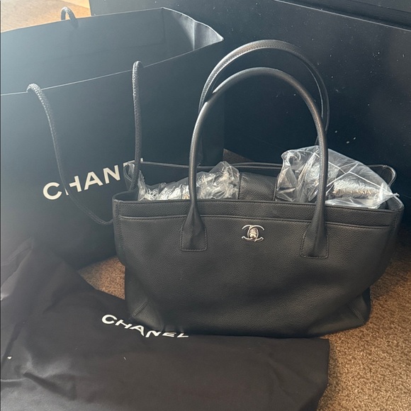 CHANEL Handbags - Chanel Executive Black Tote Bag